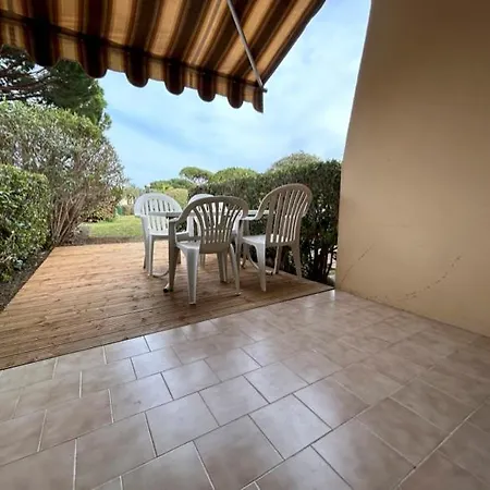 2 Pieces Climatise-wifi / 4 Voyageurs / Boxe Prive / 2 Piscines / 2 Tennis / Petanque / Pingpong *