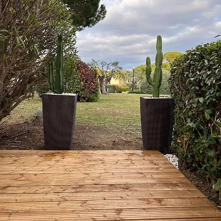 2 Pieces Climatise-wifi / 4 Voyageurs / Boxe Prive / 2 Piscines / 2 Tennis / Petanque / Pingpong * Antibes