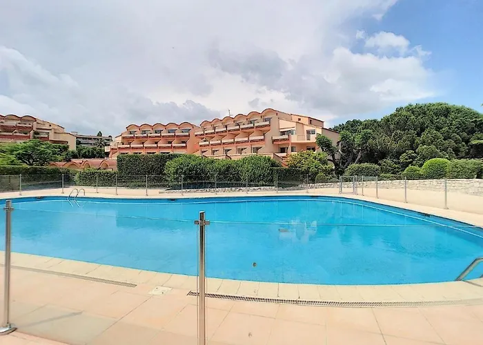 Apartment 2 Pieces Climatise-wifi / 4 Voyageurs / Boxe Prive / 2 Piscines / 2 Tennis / Petanque / Pingpong *