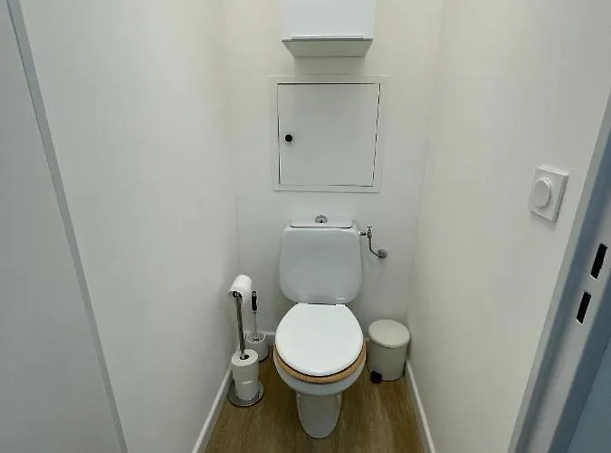 2 Pieces Climatise-wifi / 4 Voyageurs / Boxe Prive / 2 Piscines / 2 Tennis / Petanque / Pingpong Apartment