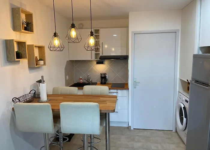 Apartment 2 Pieces Climatise-wifi / 4 Voyageurs / Boxe Prive / 2 Piscines / 2 Tennis / Petanque / Pingpong