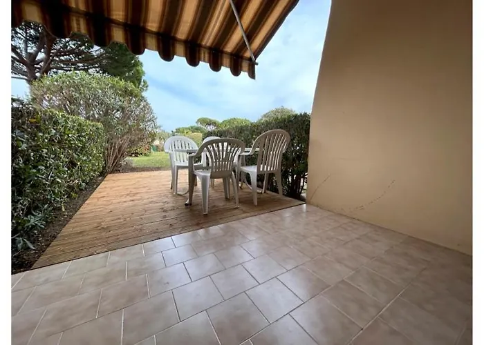 2 Pieces Climatise-wifi / 4 Voyageurs / Boxe Prive / 2 Piscines / 2 Tennis / Petanque / Pingpong *