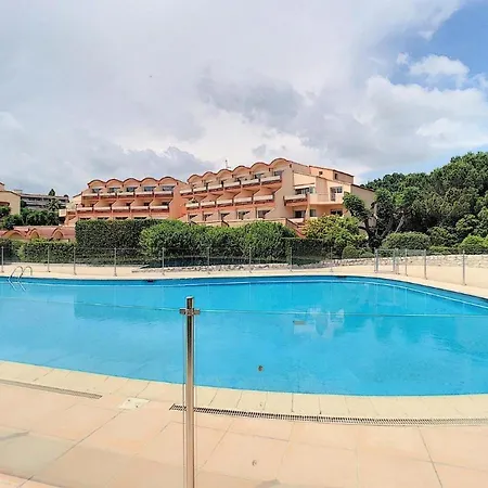 Daire 2 Pieces Climatise-wifi / 4 Voyageurs / Boxe Prive / 2 Piscines / 2 Tennis / Petanque / Pingpong *