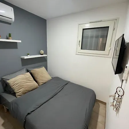 2 Pièces Climatisé-wifi / 4 Voyageurs / Boxe Privé / 2 Piscines / 2 Tennis / Pétanque / Pingpong