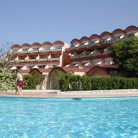 2 Pieces Climatise-wifi / 4 Voyageurs / Boxe Prive / 2 Piscines / 2 Tennis / Petanque / Pingpong