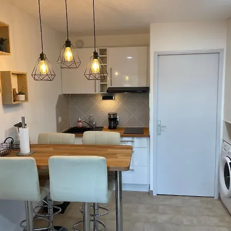 Apartment 2 Pieces Climatise-wifi / 4 Voyageurs / Boxe Prive / 2 Piscines / 2 Tennis / Petanque / Pingpong