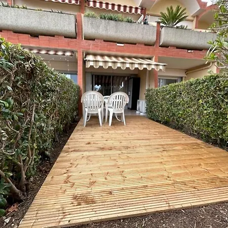 Daire 2 Pieces Climatise-wifi / 4 Voyageurs / Boxe Prive / 2 Piscines / 2 Tennis / Petanque / Pingpong Antibes